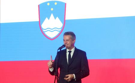 ONA ali ON 21 FOTO LJUBO VUKELIČ